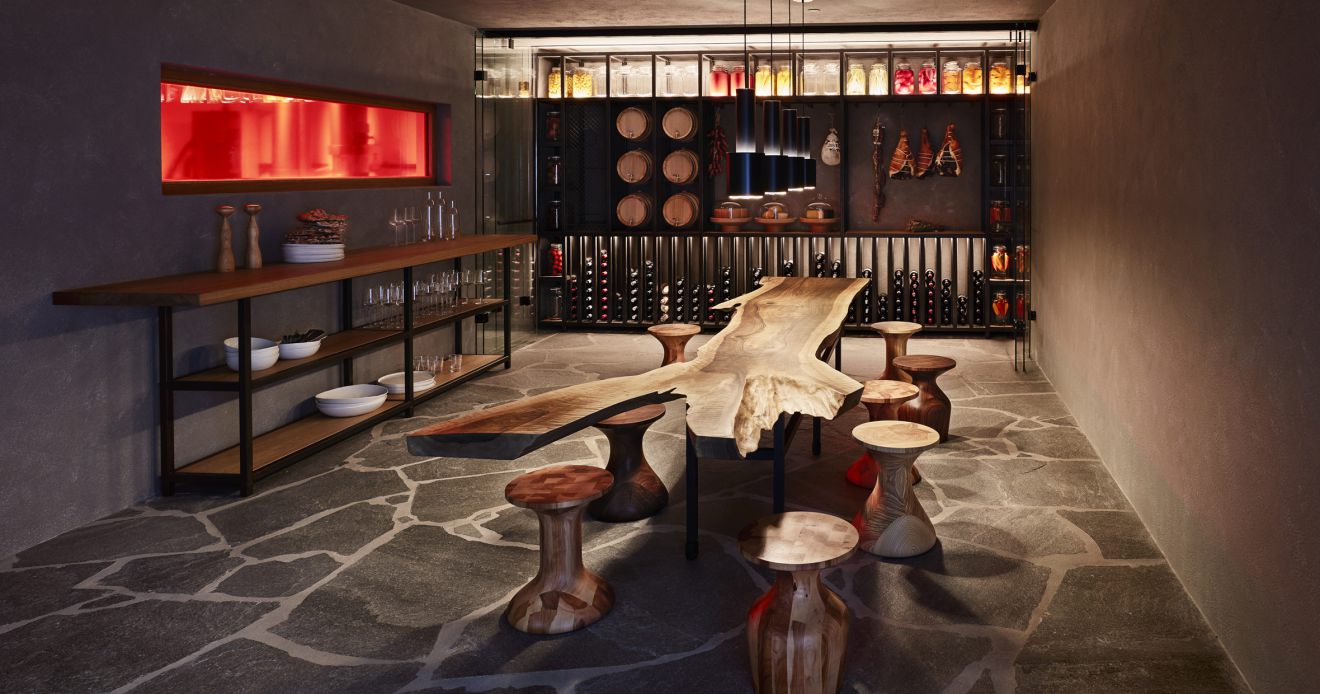 Weinkeller Mitarbeit Projekt "Haussicht by Alfredo Häberli"